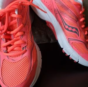 New Saucony woman sneaker
